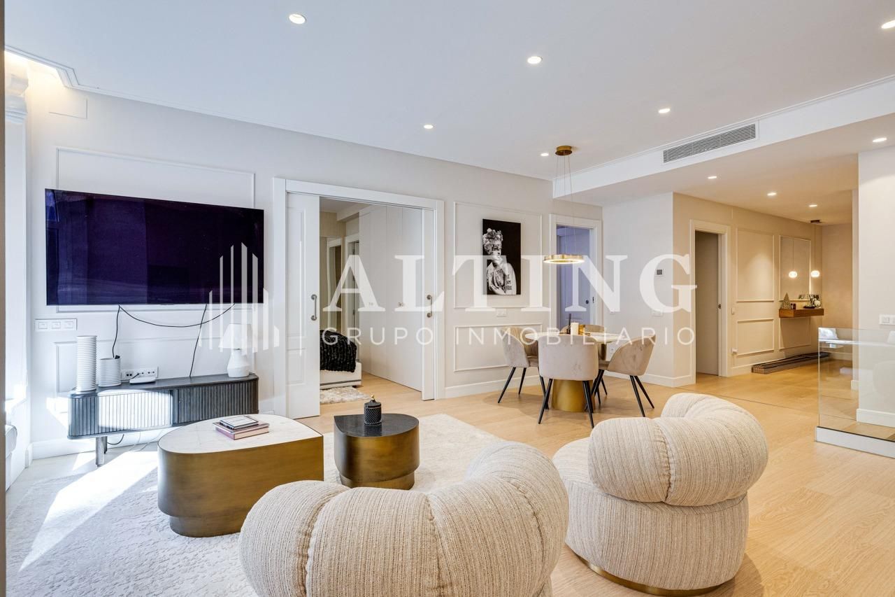 Living room of Flat for sale in  Barcelona Capital  with Air Conditioner, Private garden and Parquet flooring