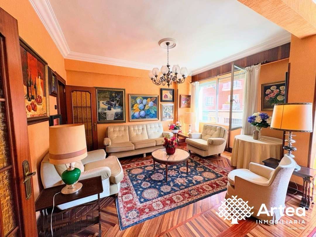 Living room of Flat for sale in Bilbao   with Heating, Furnished and Balcony