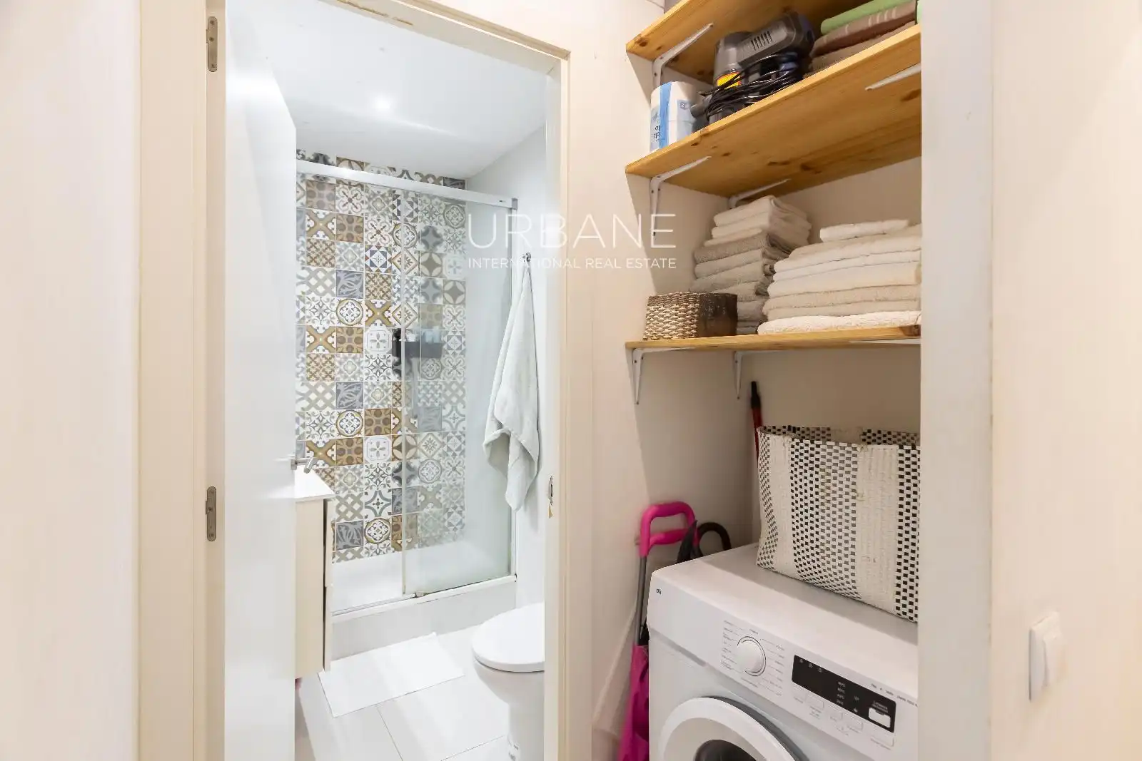 Badezimmer von Dachboden zum Verkauf in Barcelona mit Klimaanlage, Heizung und Terrasse