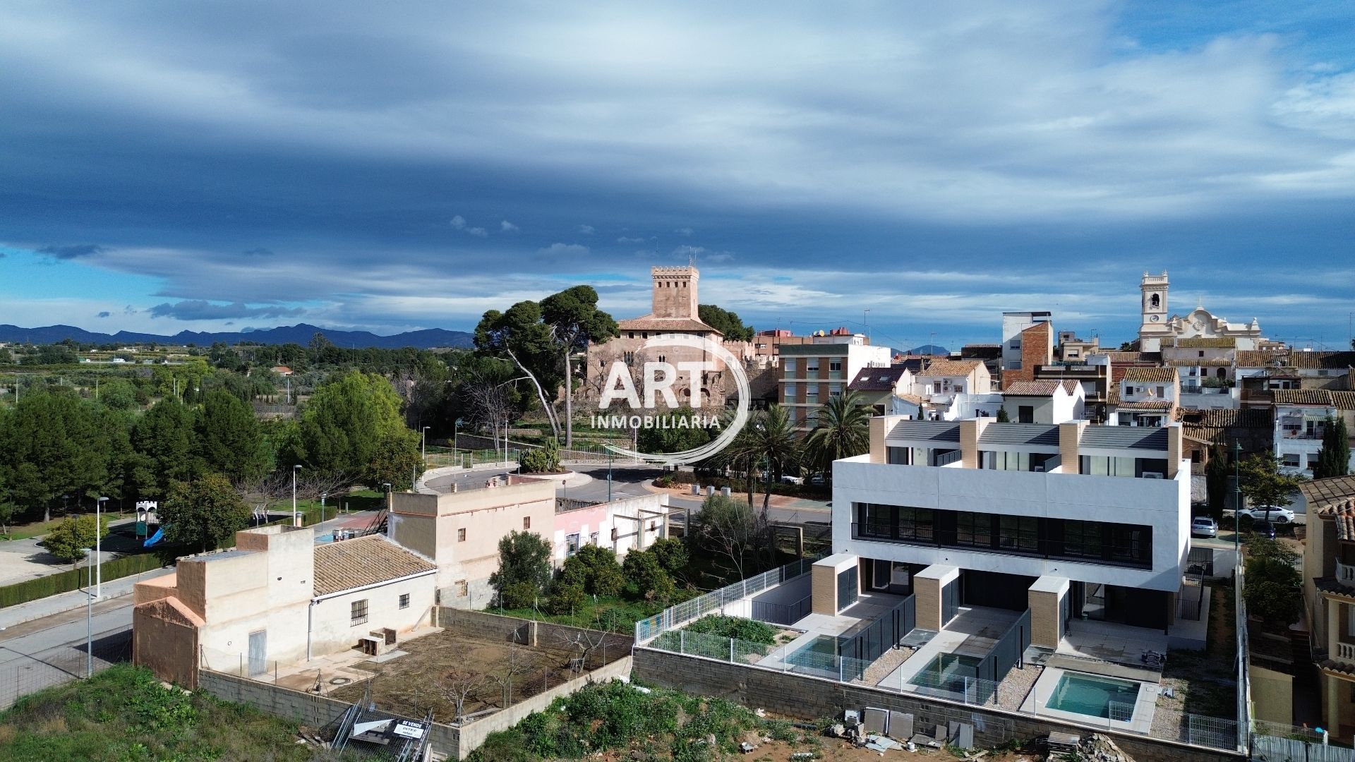Vista exterior de Casa adosada en venda en Benissanó amb Aire condicionat, Calefacció i Jardí privat