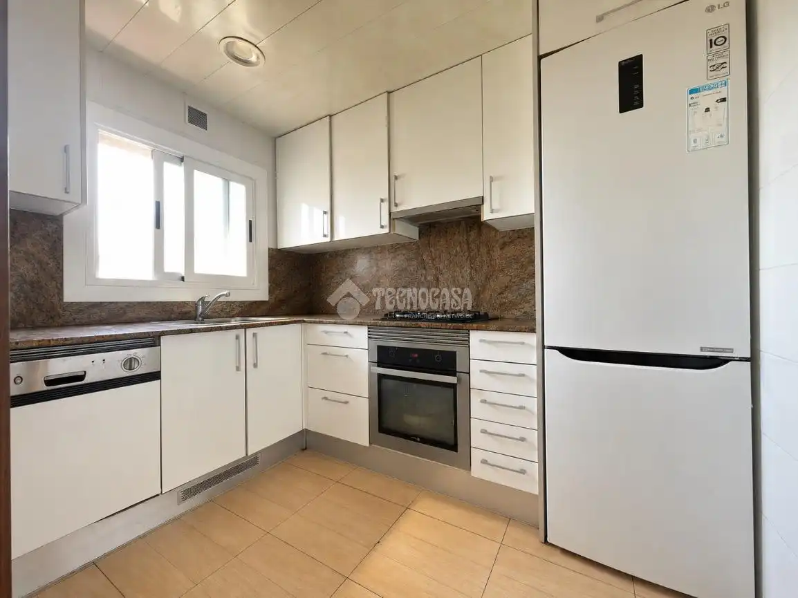 Appartamento con terrazza in vendita a Cerdanyola, imagen 5
