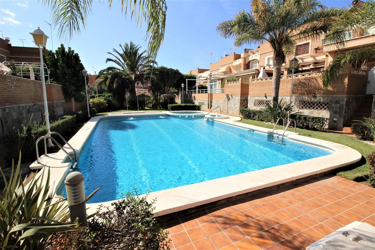 Piscina de Casa o xalet de lloguer en  Almería Capital amb Aire condicionat, Jardí privat i Terrassa