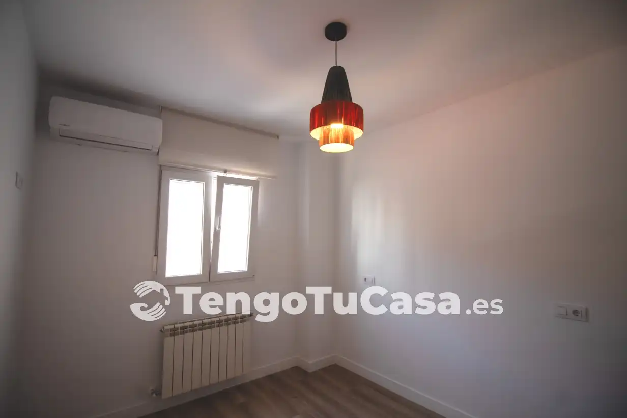 Bedroom of Flat for sale in Madrid  with Air Conditioner, Heating and Parquet flooring