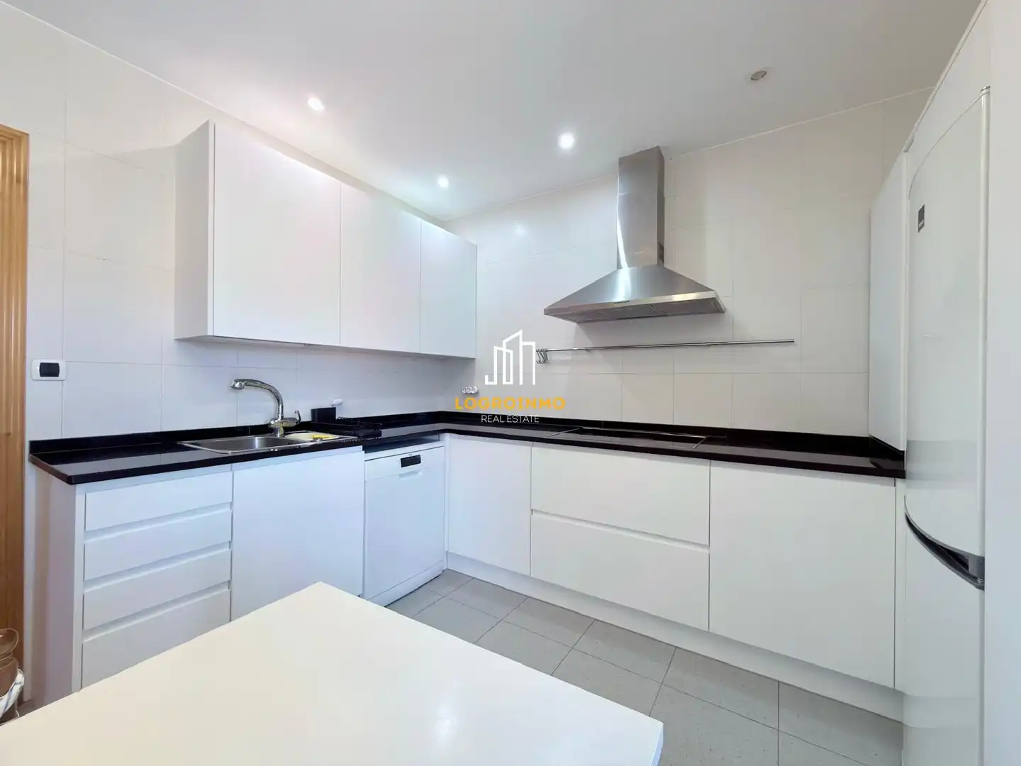 Kitchen of Flat for rent in  Logroño  with Air Conditioner, Heating and Terrace