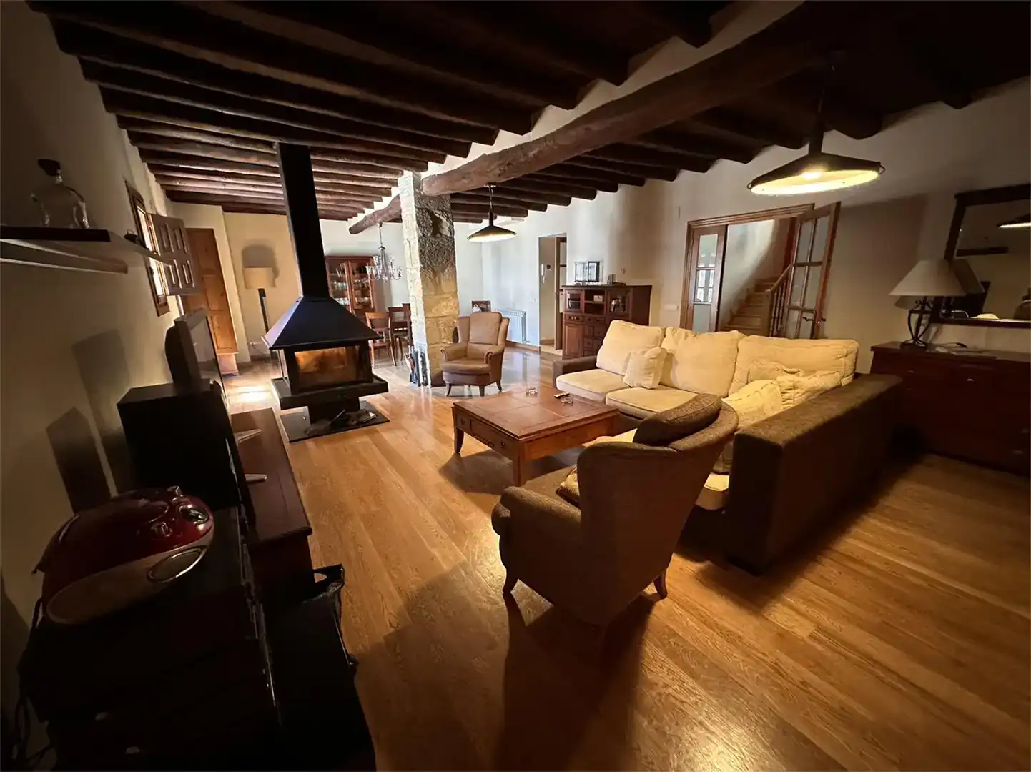 Sala d'estar de Finca rústica en venda en Uncastillo amb Parquet, Traster i Moblat