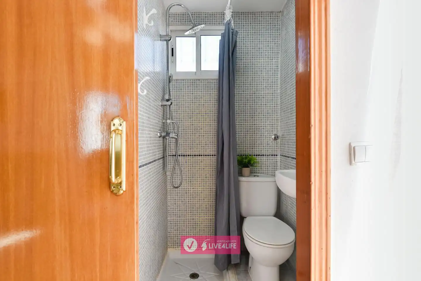 Baño de Ático de alquiler en Sevilla con Aire acondicionado, Terraza y Amueblado
