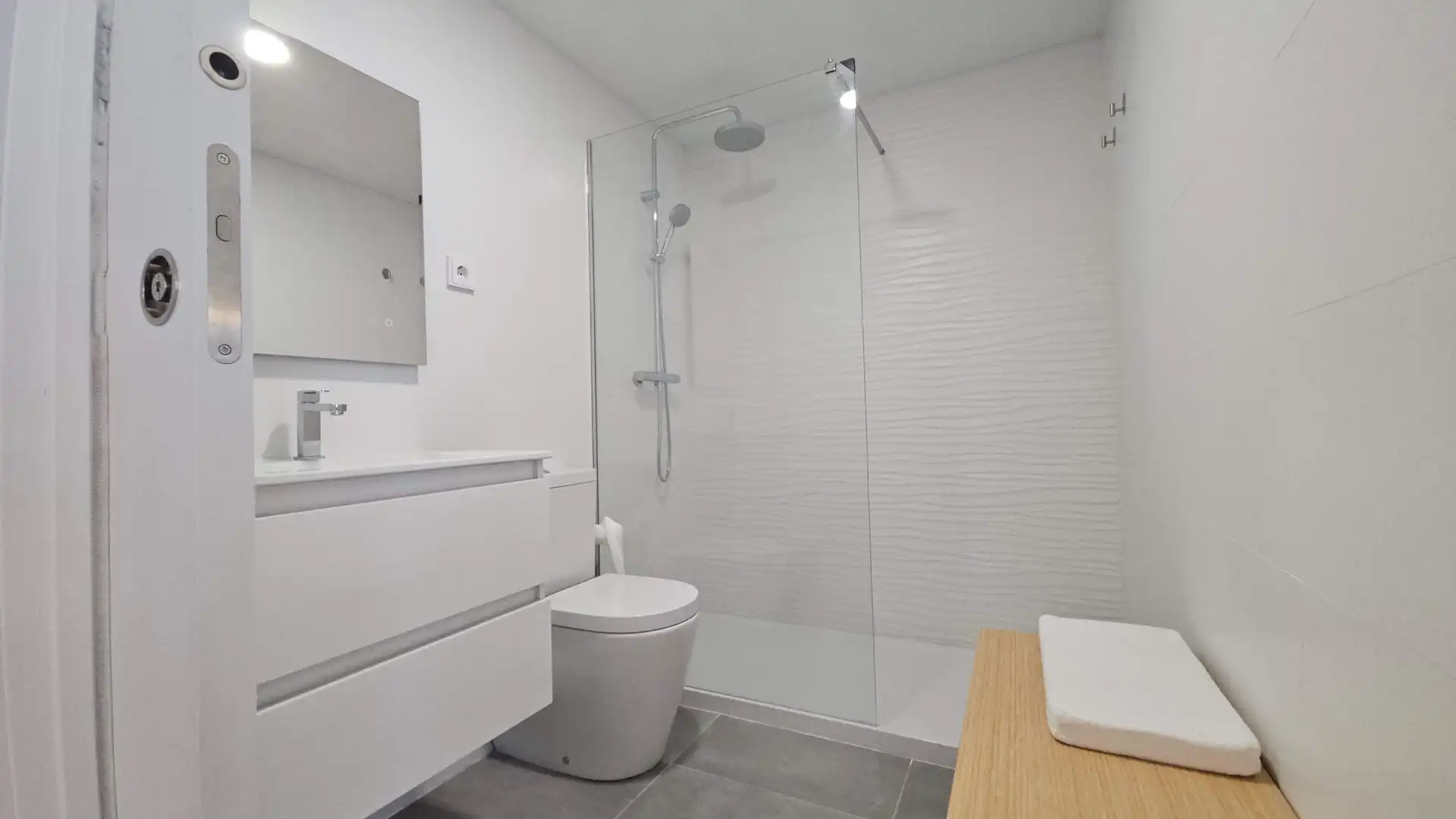 Bathroom of Flat for rent in Badalona  with Air Conditioner, Furnished and Alarm