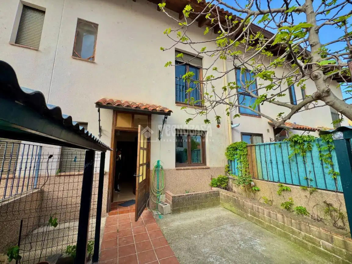 Vista exterior de Casa adosada en venda en Espinosa de Henares