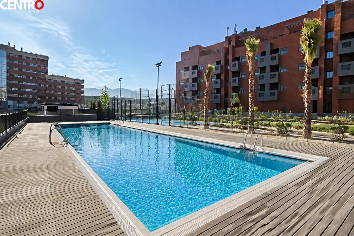 Schwimmbecken von Wohnung zum Verkauf in Granada mit Klimaanlage, Heizung und Privatgarten