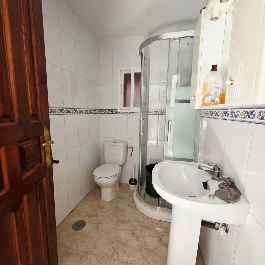 Bany de Casa adosada en venda en La Guardia amb Calefacció, Terrassa i Traster