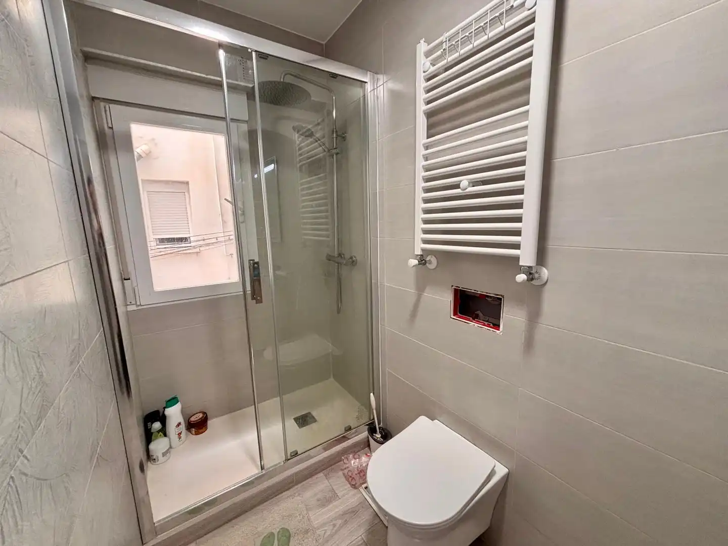 Baño de Piso en venta en Alicante / Alacant con Aire acondicionado, Terraza y Amueblado