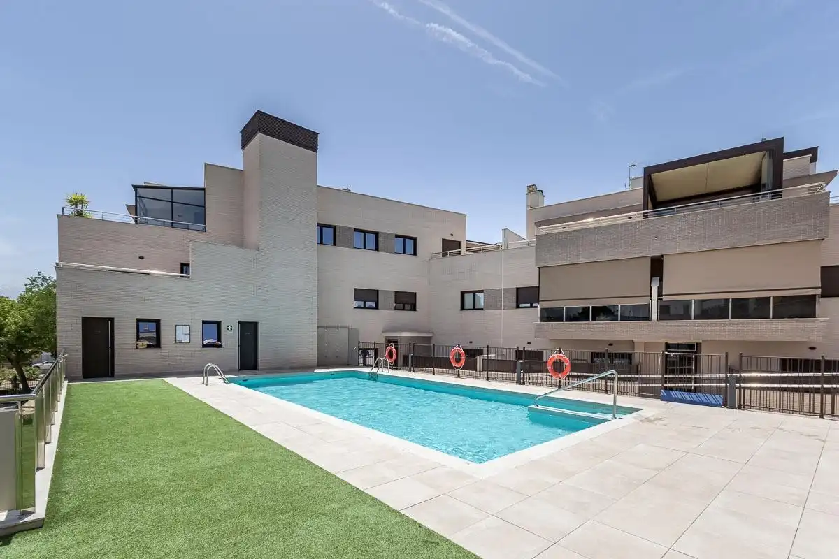 Piscina de Pis en venda en Albolote amb Aire condicionat, Jardí privat i Terrassa