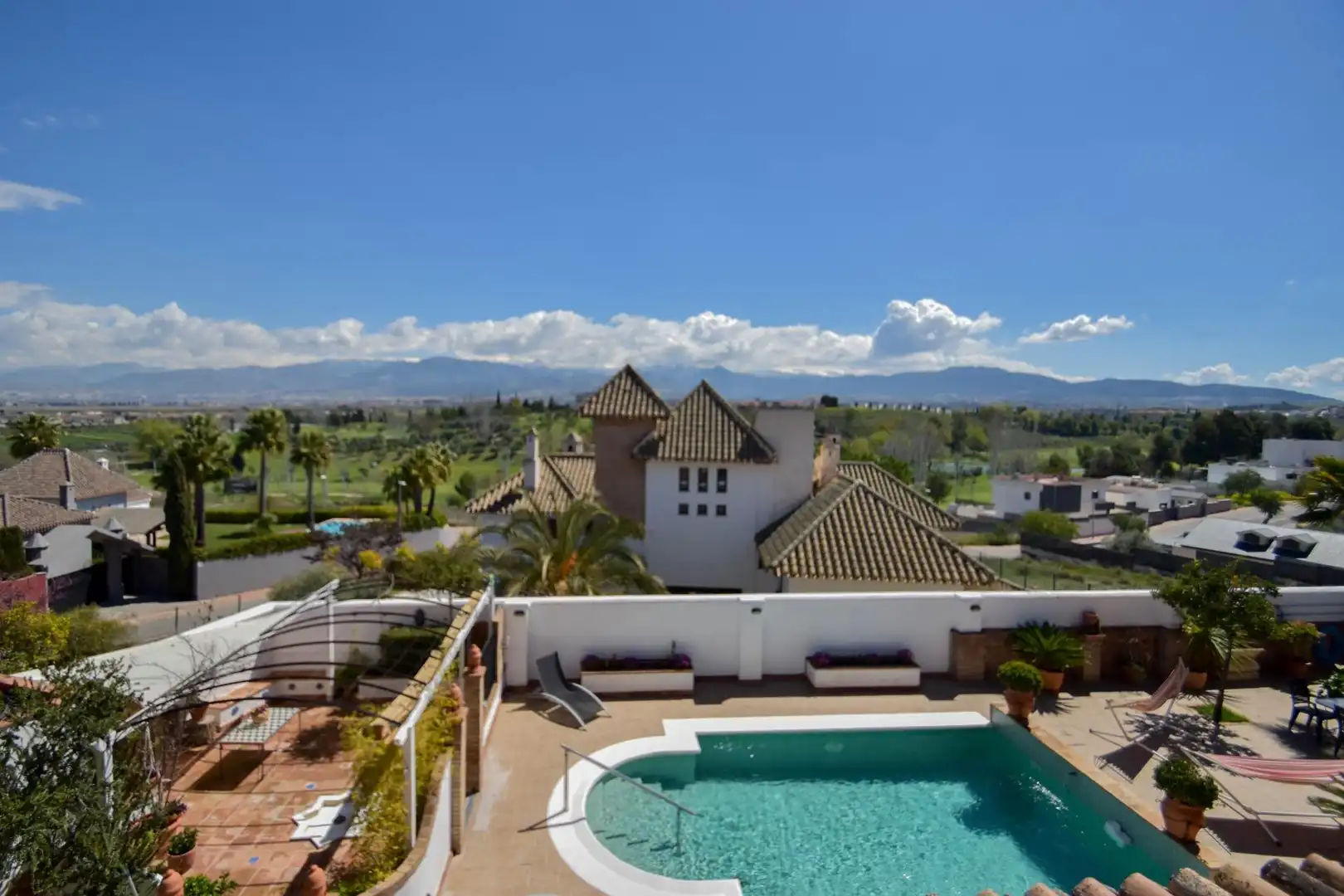 Vista exterior de Casa o xalet en venda en Las Gabias amb Aire condicionat, Calefacció i Jardí privat