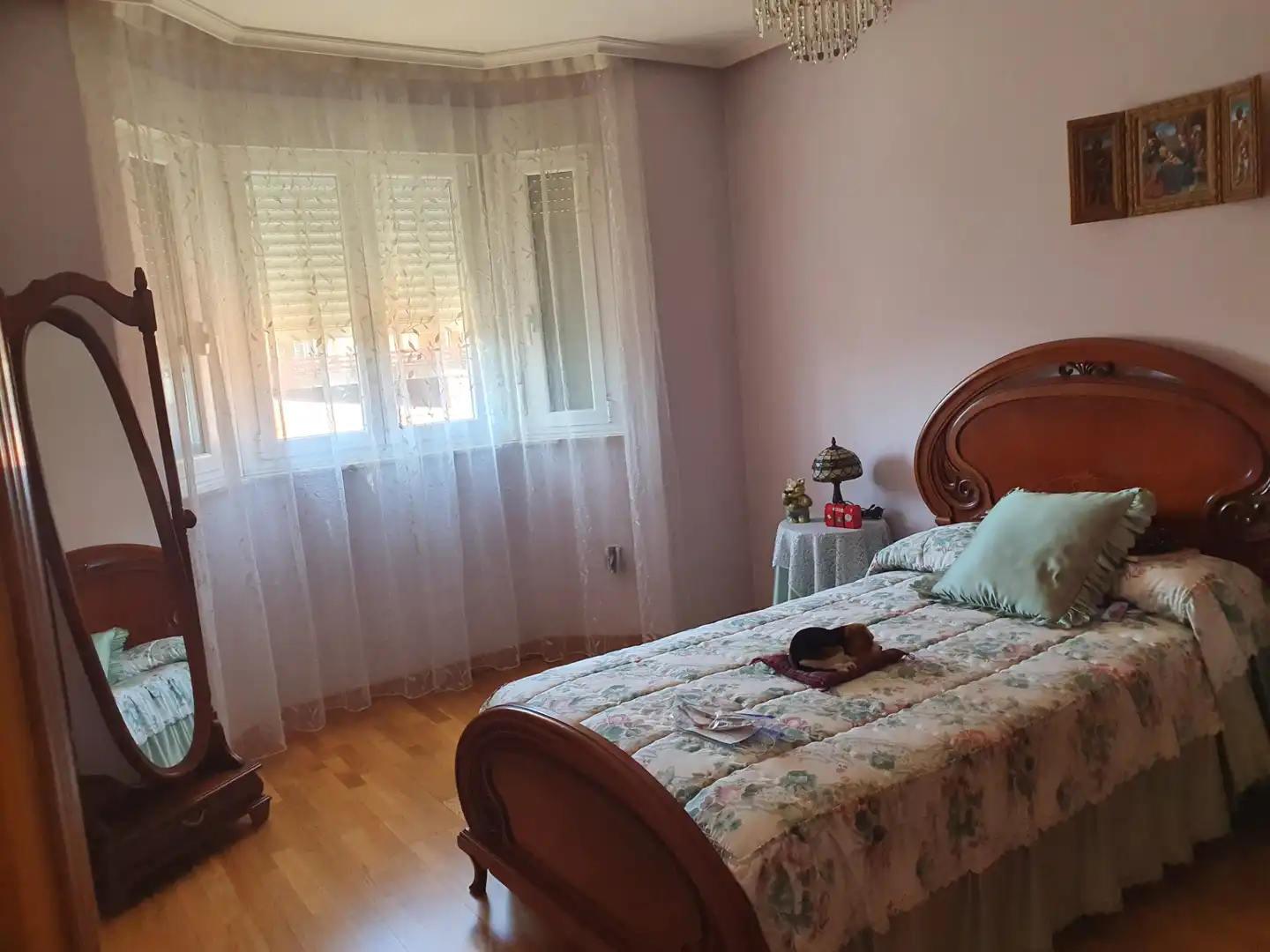 Dormitori de Casa o xalet en venda en León Capital  amb Calefacció, Jardí privat i Forn