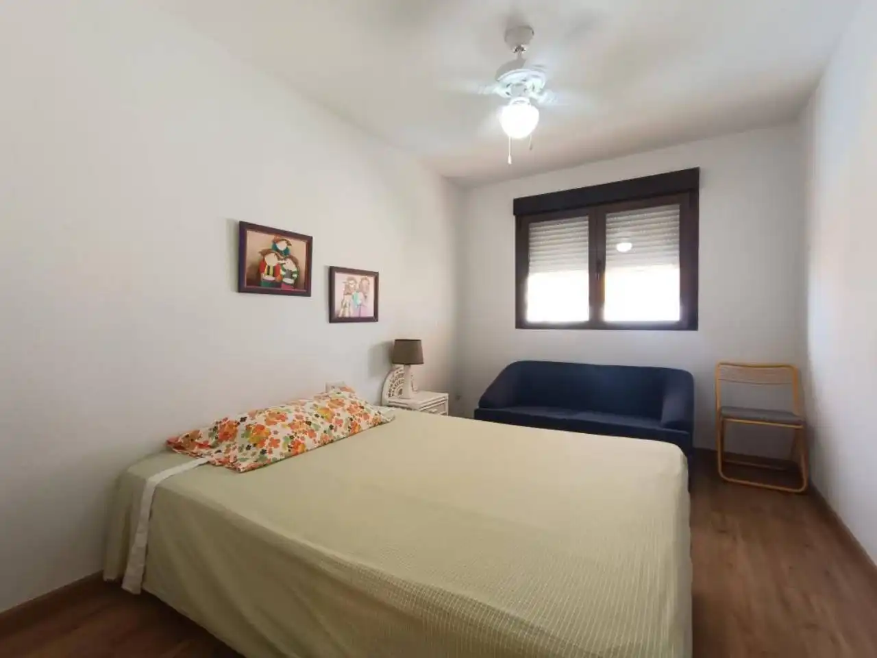 Dormitori de Apartament de lloguer en El Campello amb Aire condicionat, Terrassa i Moblat
