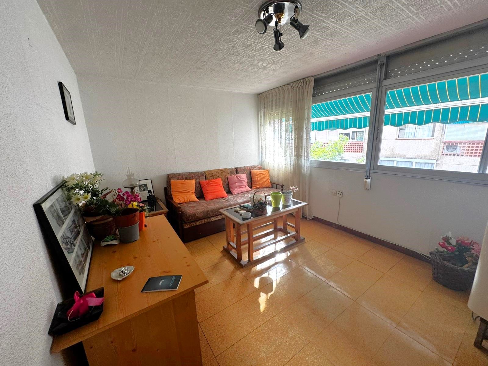 Living room of Flat for sale in L'Hospitalet de Llobregat