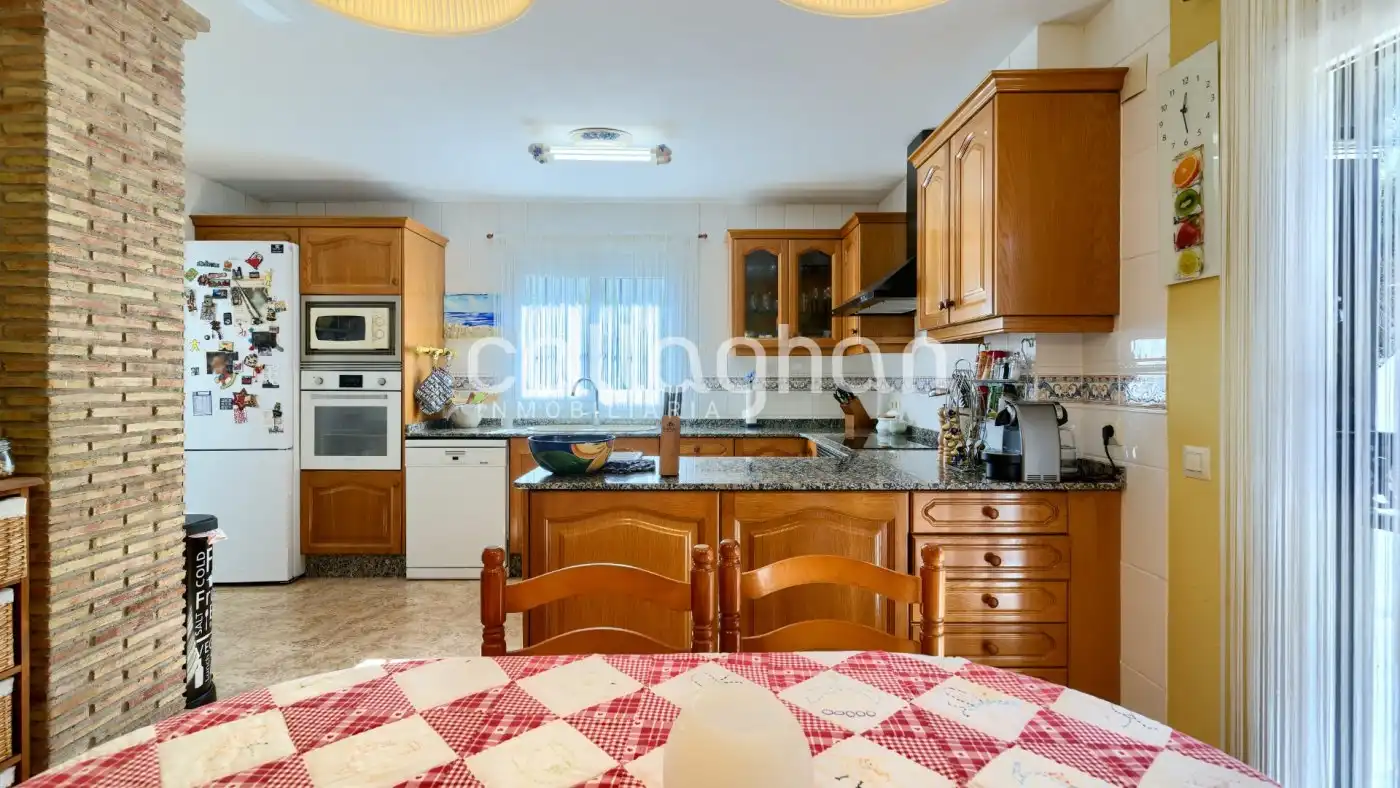 Cocina de Casa o chalet en venta en Paterna con Aire acondicionado, Calefacción y Jardín privado