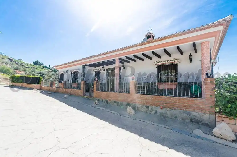 Casa amb terrassa en venda a Sayalonga