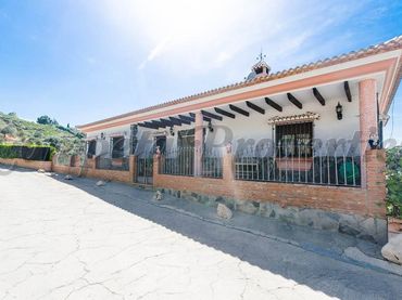 Casa amb balcó en venda a Sayalonga
