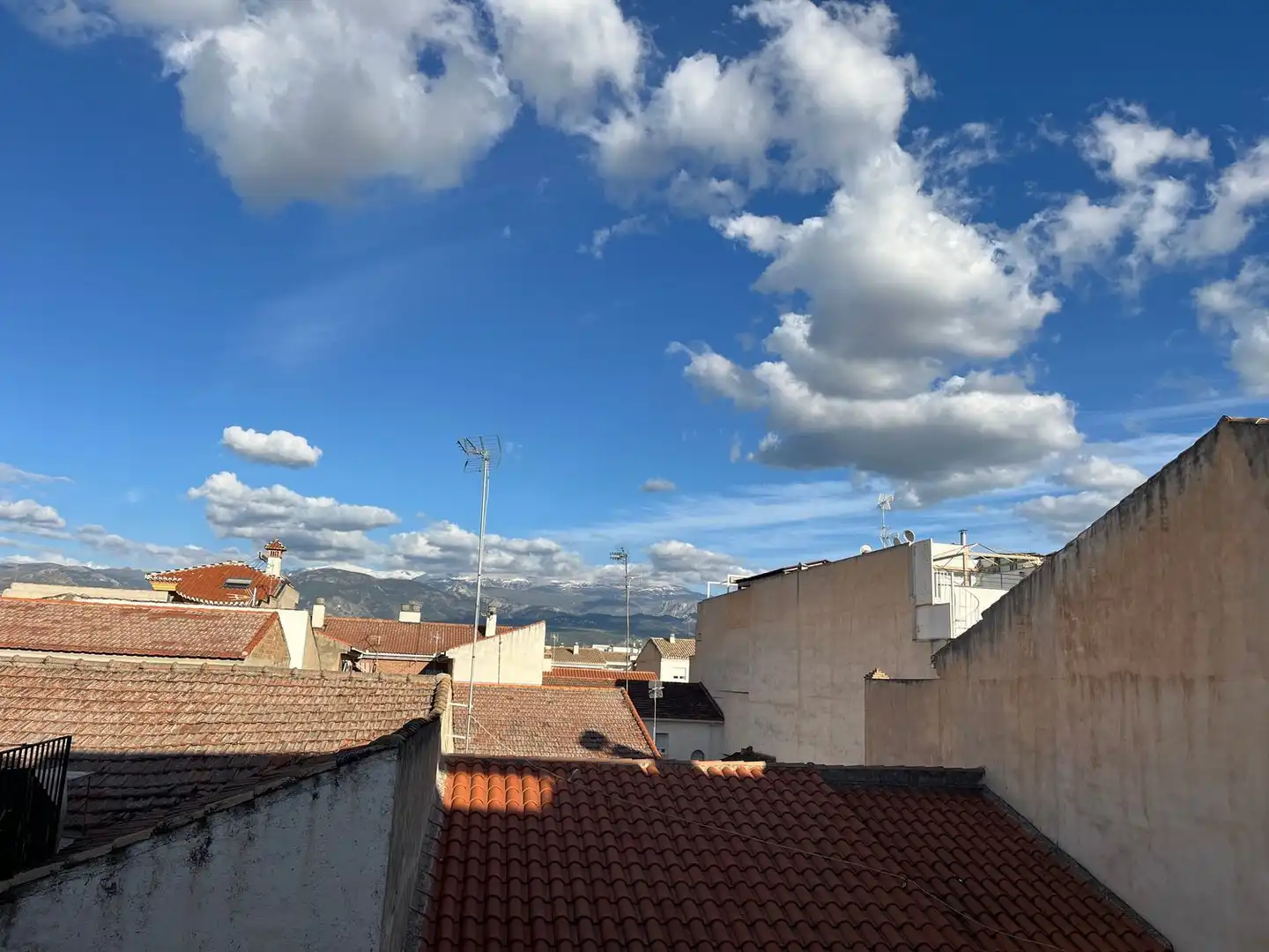 Vista exterior de Piso en venta en Armilla con Aire acondicionado y Balcón