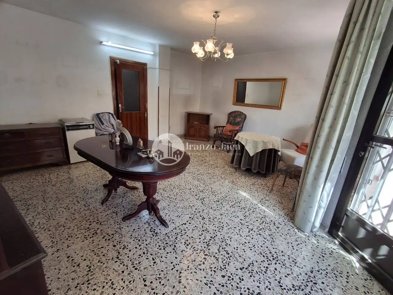Piso con terraza en venta en Calle Adarves Bajos