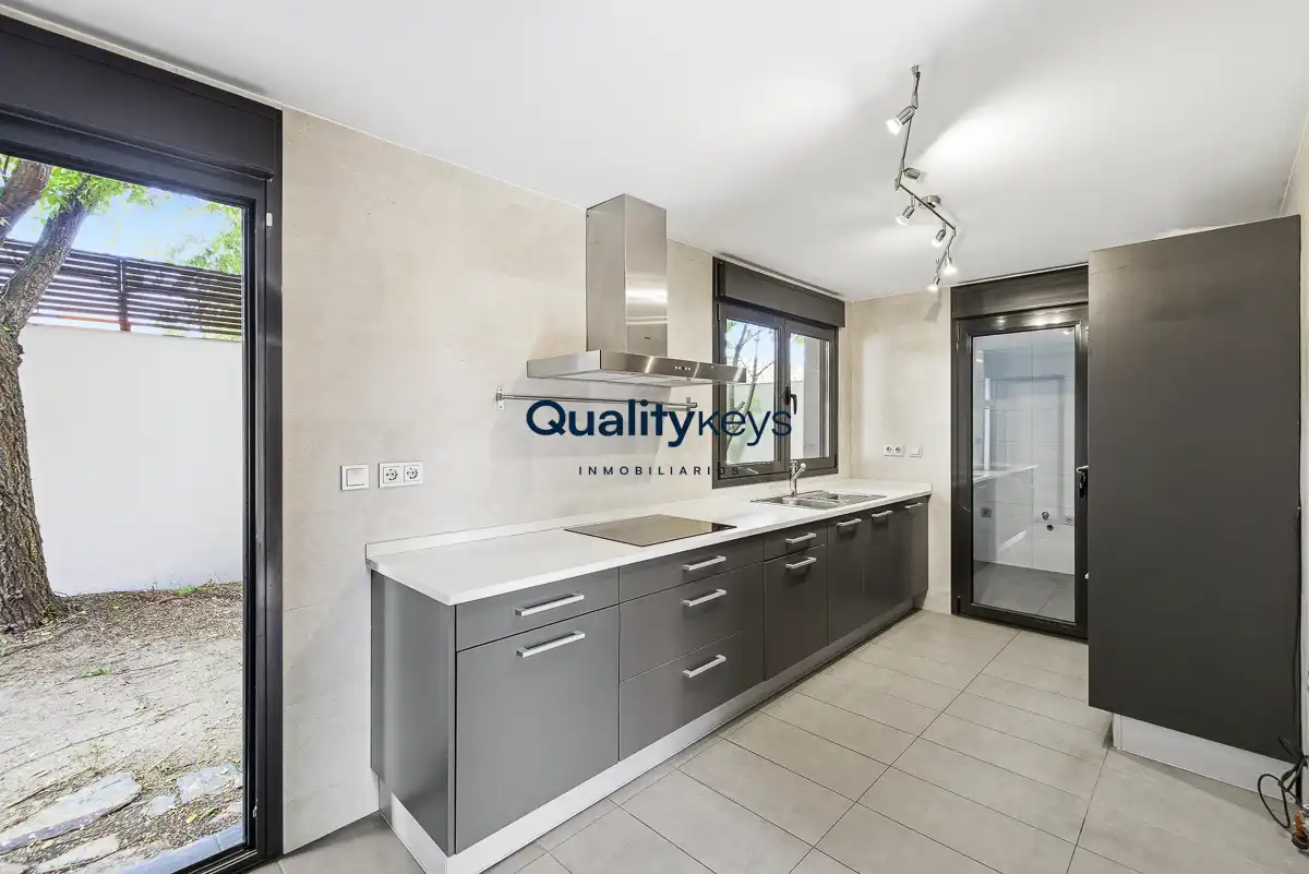 Cocina de Casa o chalet en venta en Madrid con Aire acondicionado, Calefacción y Jardín privado