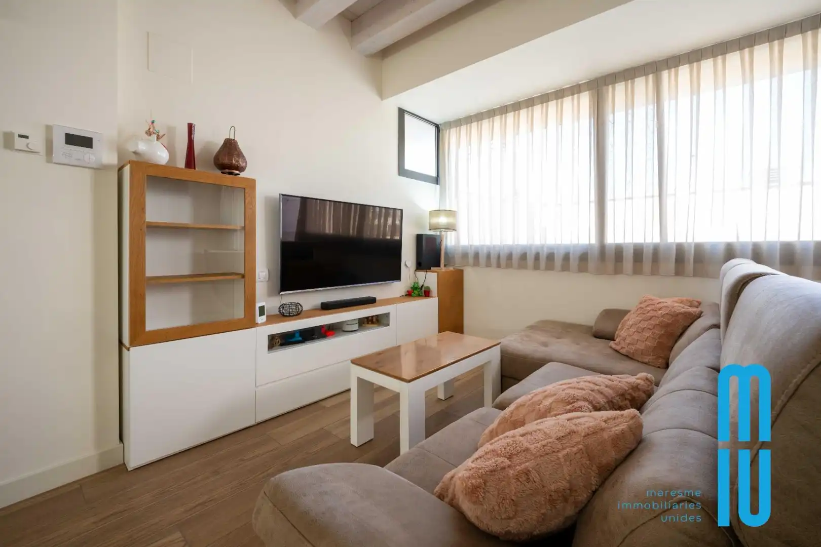 Sala d'estar de Casa o xalet en venda en Mataró amb Aire condicionat, Calefacció i Terrassa
