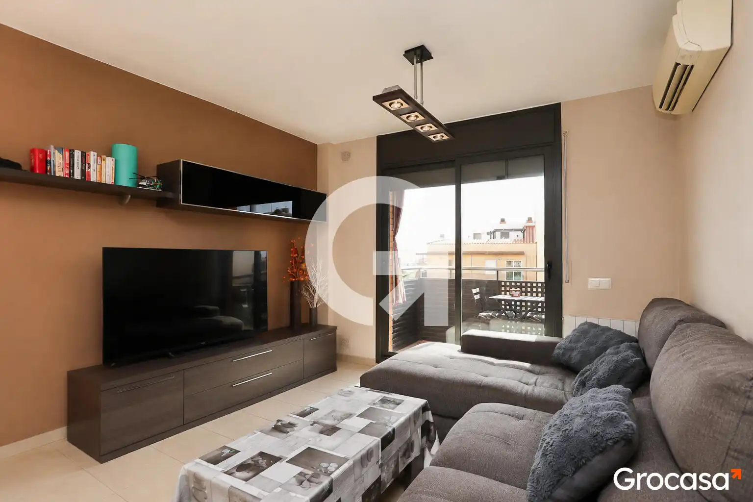 Living room of Flat for sale in Rubí  with Air Conditioner, Heating and Oven