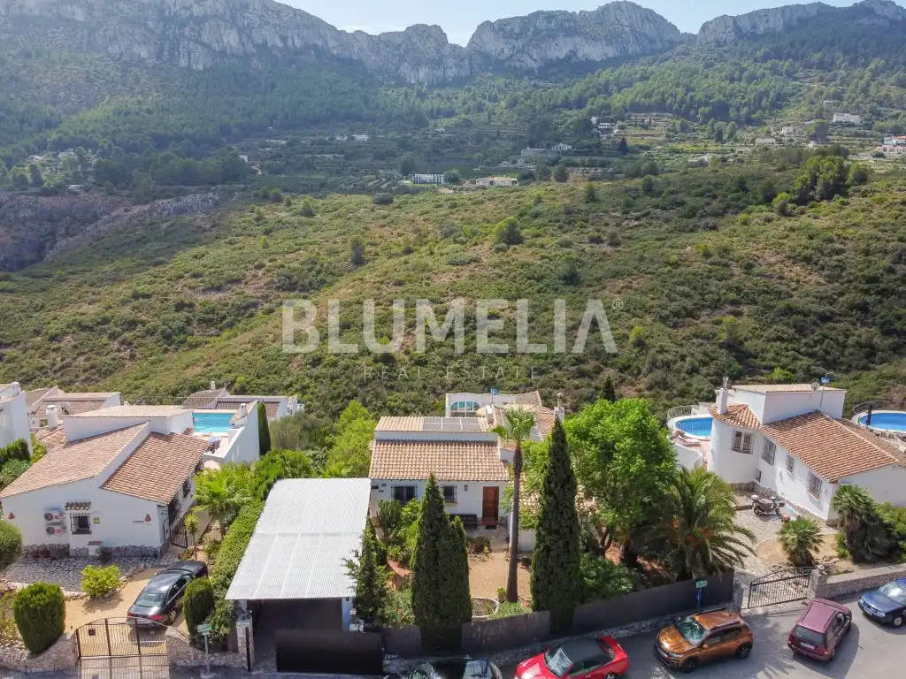 Vista exterior de Casa o xalet en venda en Dénia amb Aire condicionat, Jardí privat i Piscina