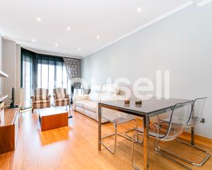 Sala d'estar de Dúplex en venda en Vigo  amb Piscina