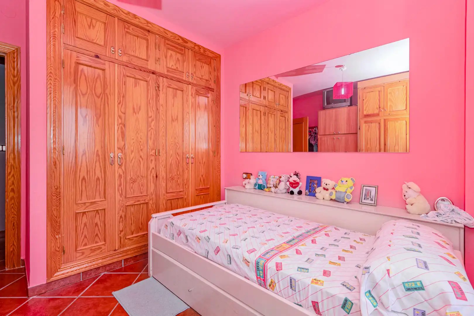 Habitación de Casa o chalet en venta en La Zubia con Aire acondicionado, Calefacción y Jardín privado