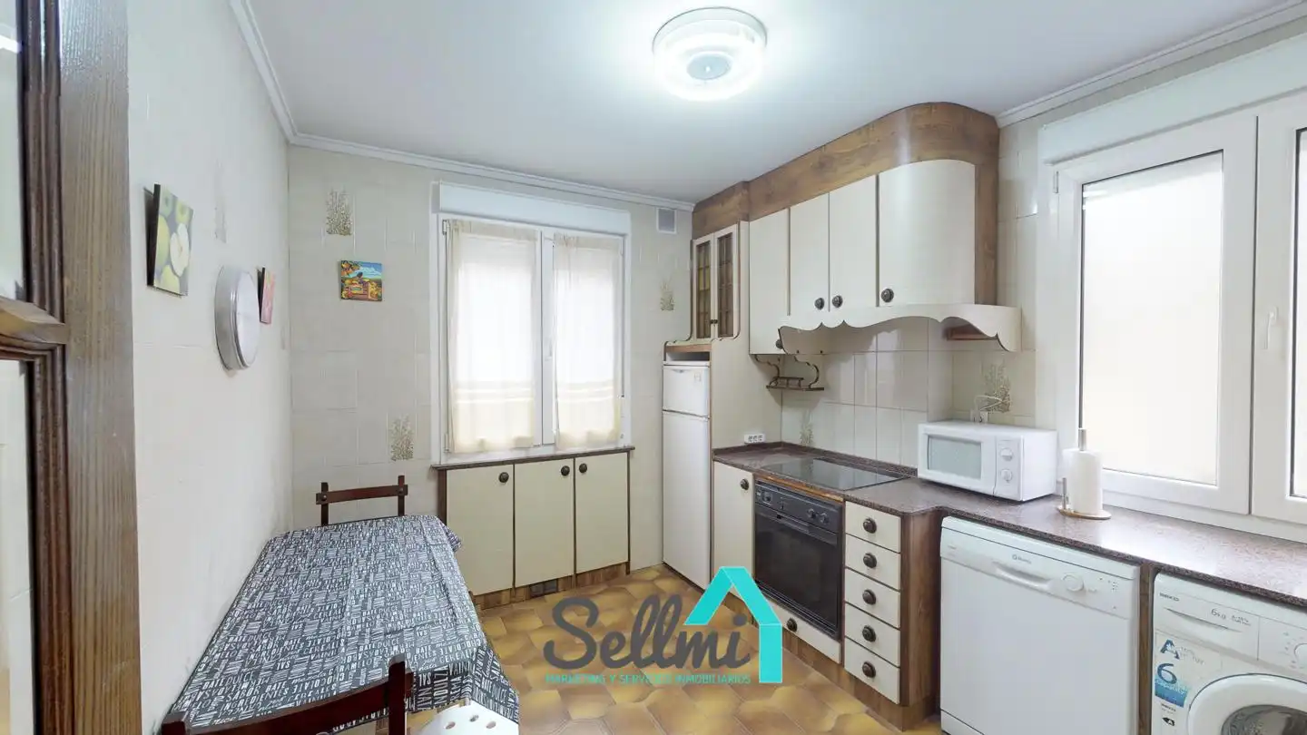 Kitchen of Flat for rent in Oviedo   with Heating, Parquet flooring and Furnished