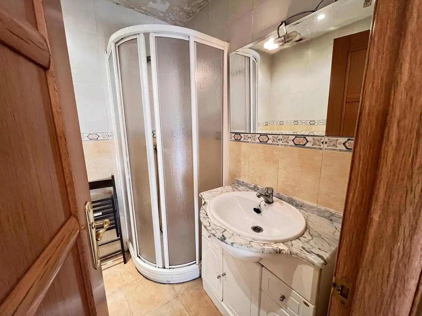 Badezimmer von Wohnung zum Verkauf in Los Navalmorales mit Klimaanlage und Heizung