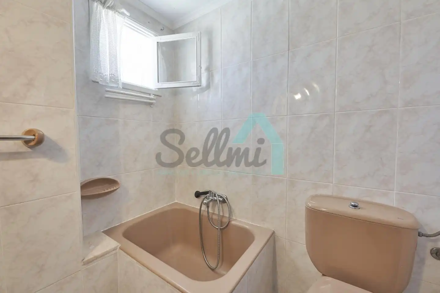 Bathroom of Flat for rent in Gijón   with Furnished