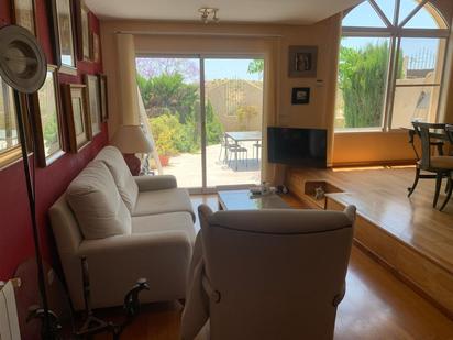 Sala d'estar de Casa adosada en venda en Mutxamel amb Piscina comunitària