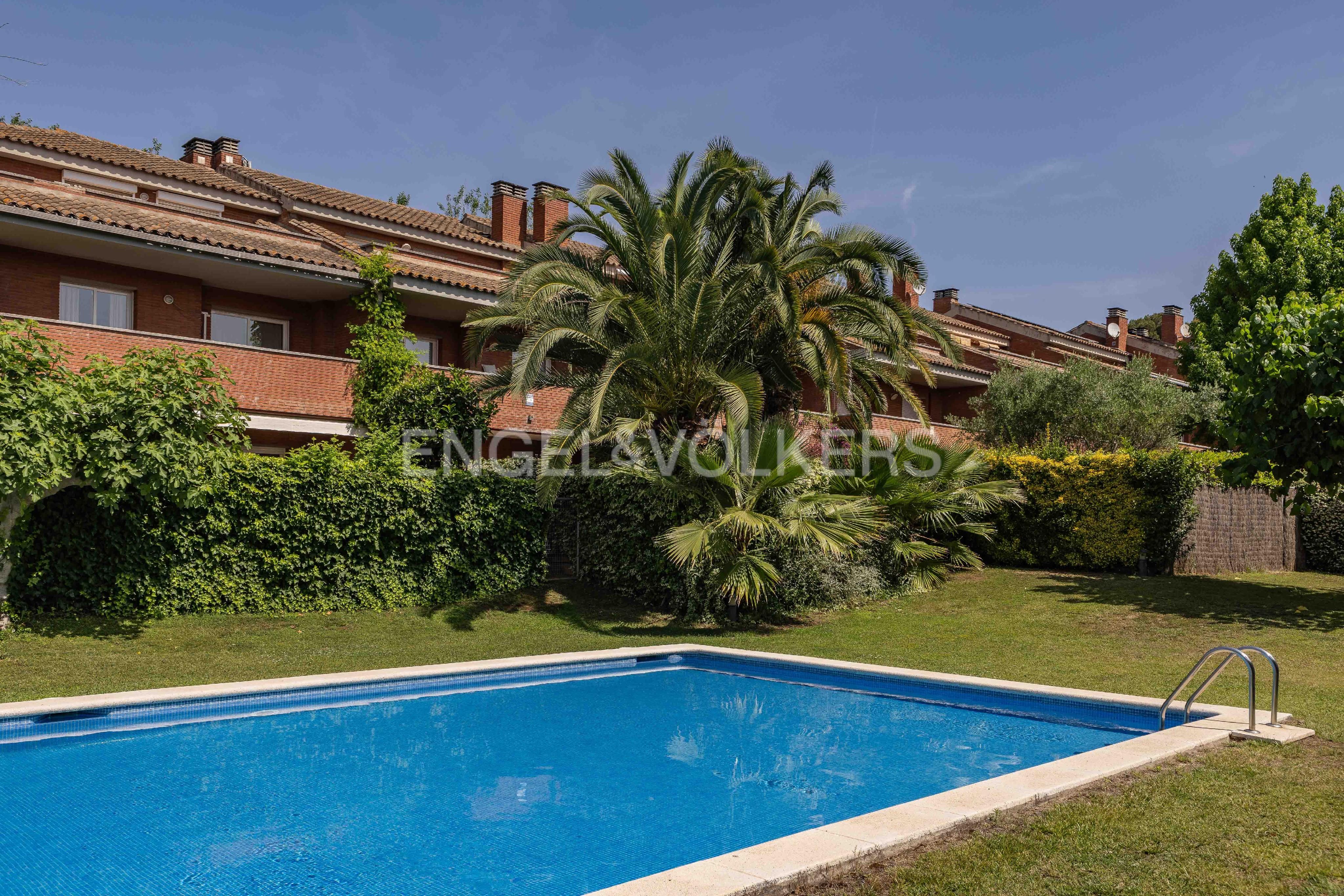 Exterior view of House or chalet to rent in Sant Cugat del Vallès  with Air Conditioner, Heating and Private garden