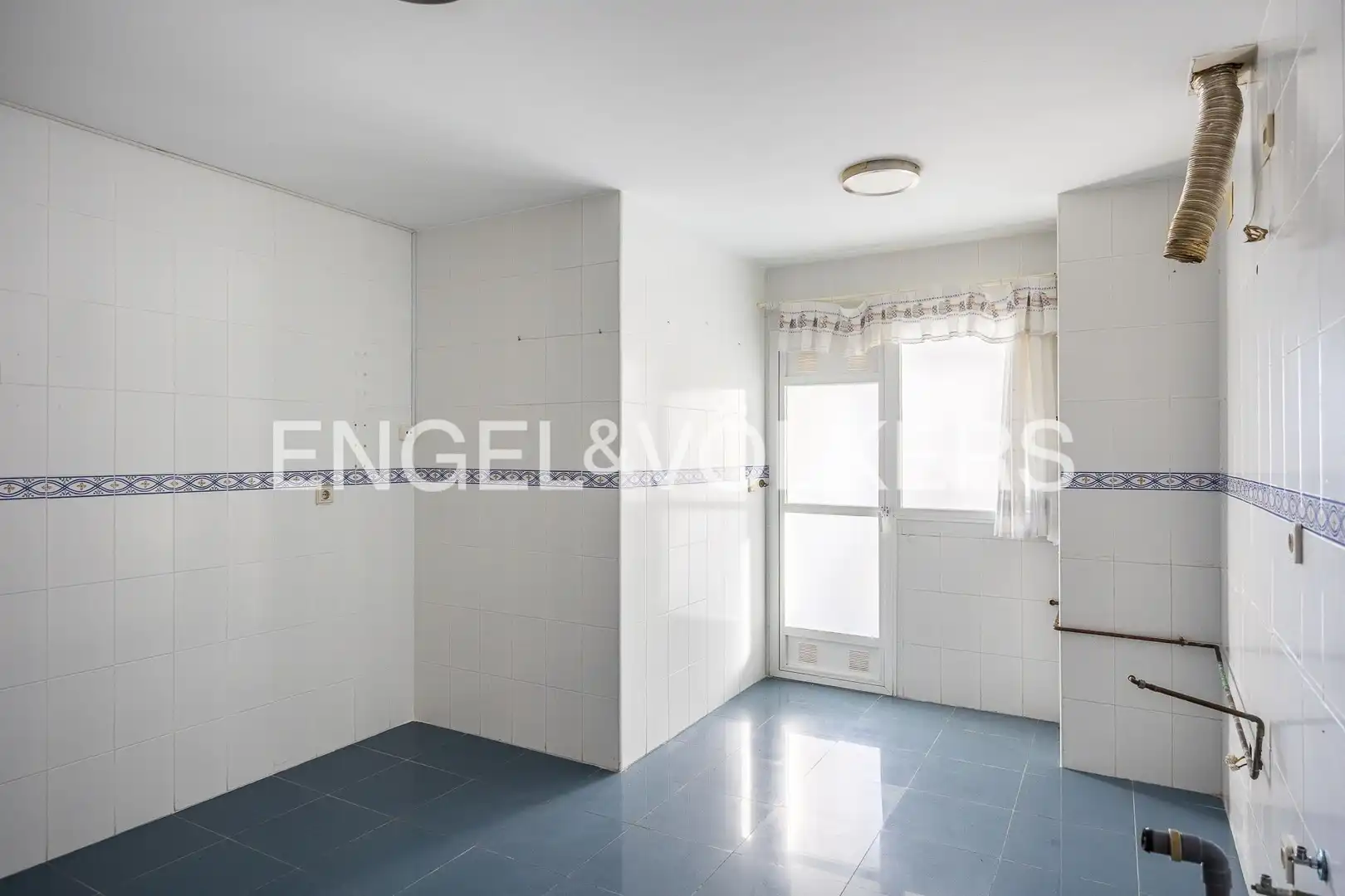 Kitchen of Flat for sale in Sevilla  with Air Conditioner, Heating and Terrace