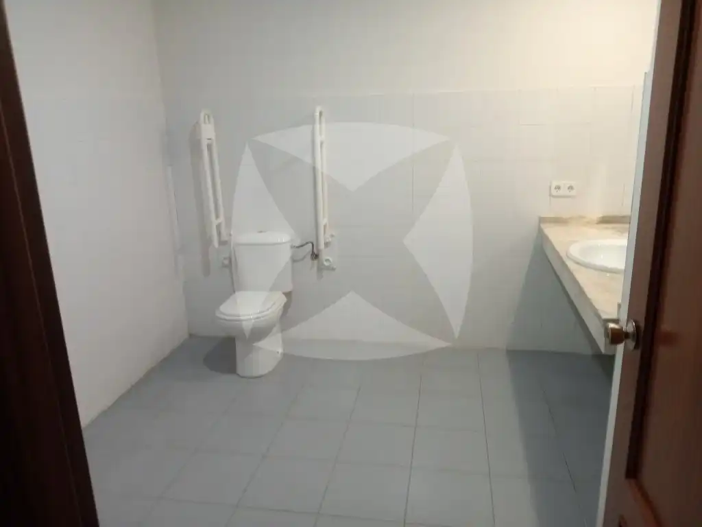 Bany de Local de lloguer en Badajoz amb Aire condicionat