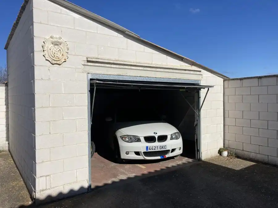 Parking de Dúplex en venta en Villaquilambre con Calefacción, Trastero y Horno