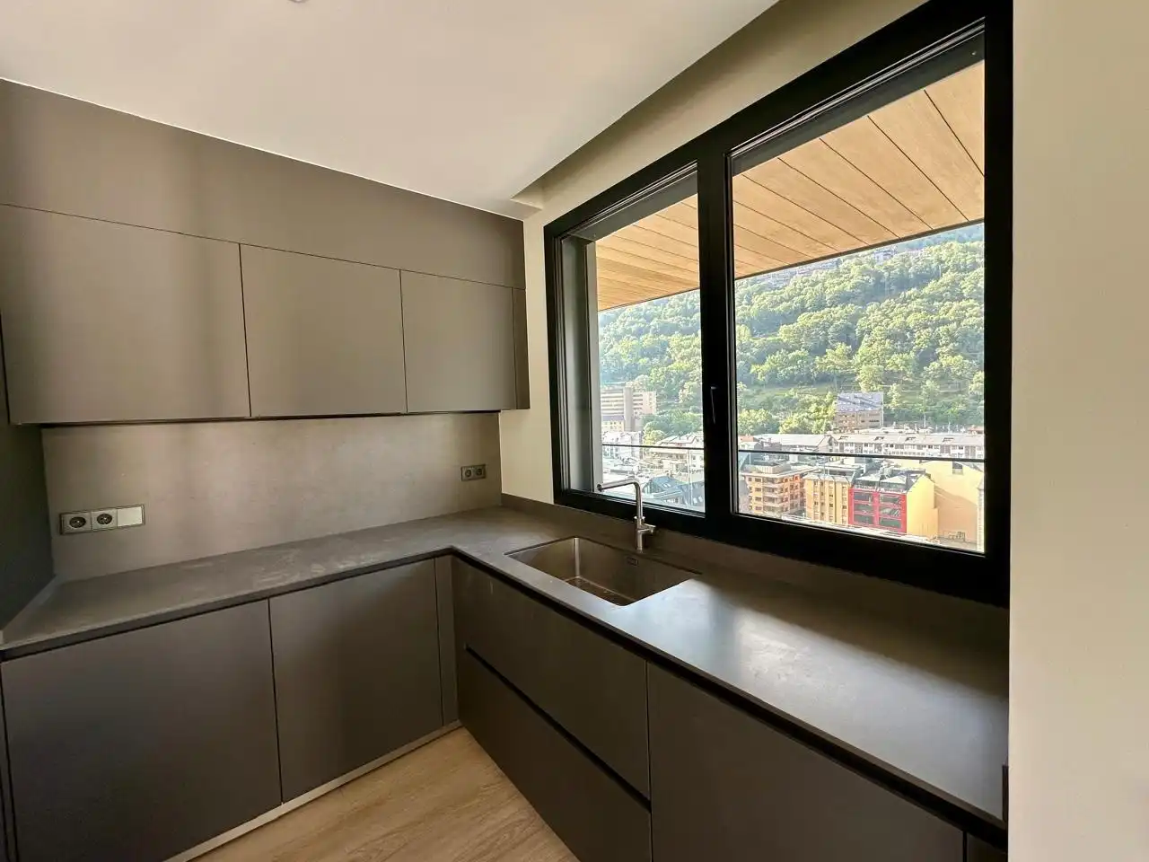 Cocina de Piso de alquiler en Escaldes – Engordany con Calefacción, Parquet y Terraza