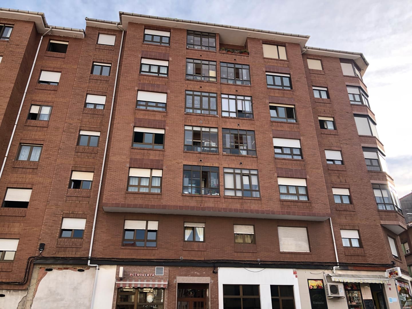 Vista exterior de Local en venta en Corvera de Asturias