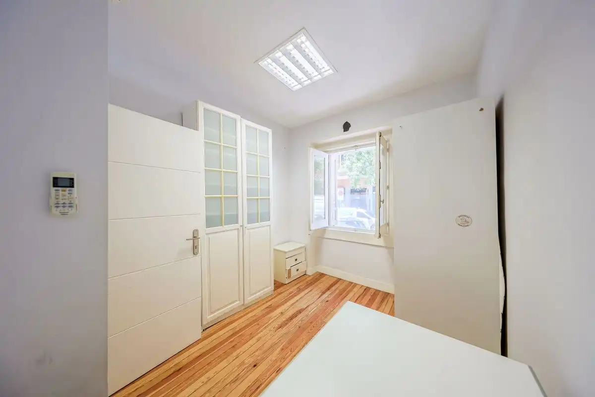 Habitación de Planta baja en venta en Madrid con Calefacción