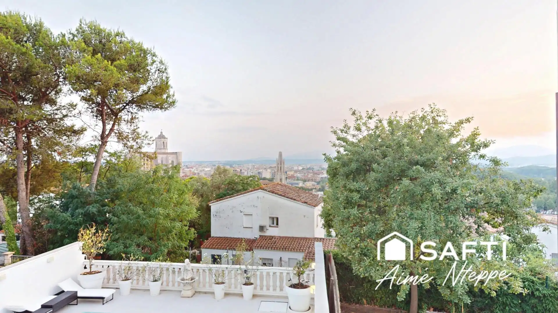 Vista exterior de Casa adosada en venda en Girona amb Aire condicionat, Calefacció i Terrassa