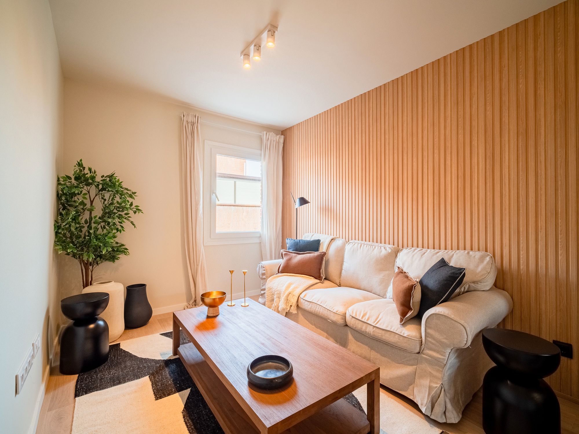 Living room of Flat to rent in  Madrid Capital  with Air Conditioner, Heating and Balcony