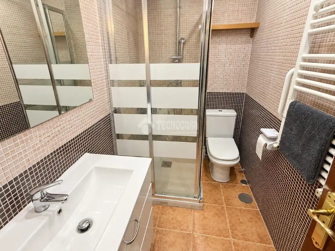 Bathroom of Flat for sale in Leganés