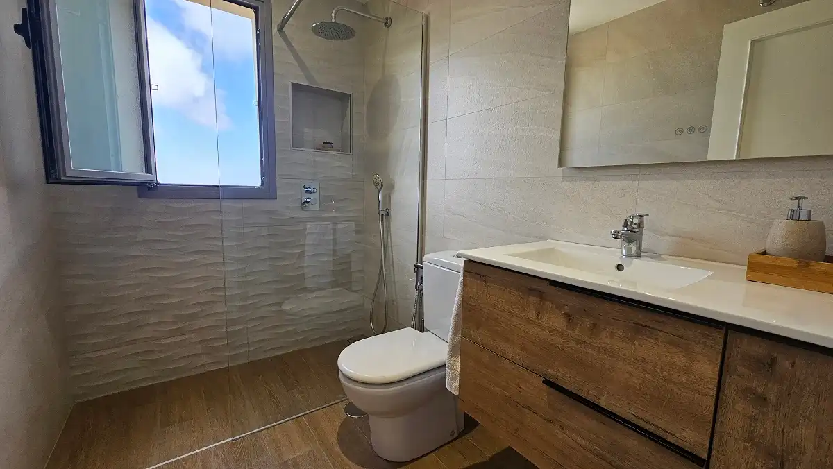 Bany de Apartament en venda en Elche / Elx amb Aire condicionat, Traster i Balcó