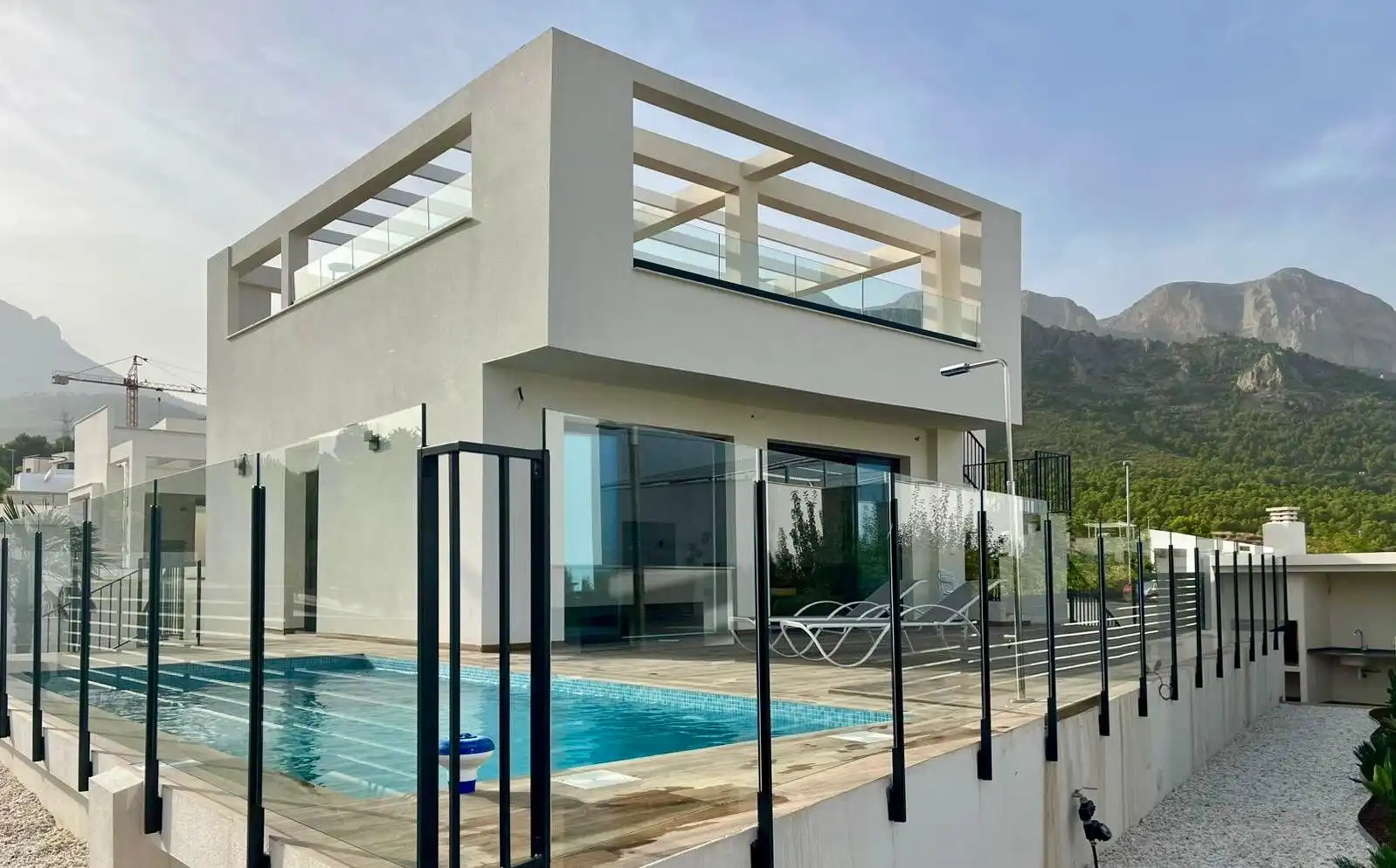 Vista exterior de Casa o xalet en venda en Polop amb Aire condicionat, Jardí privat i Terrassa