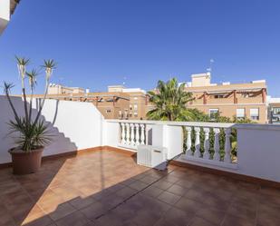 Terrassa de Casa adosada en venda en Sagunto / Sagunt amb Aire condicionat, Calefacció i Jardí privat