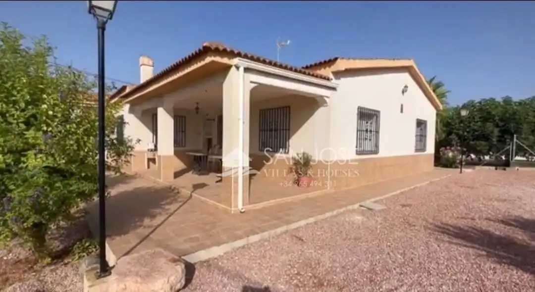 Vista exterior de Casa o xalet en venda en Crevillent amb Aire condicionat, Calefacció i Terrassa