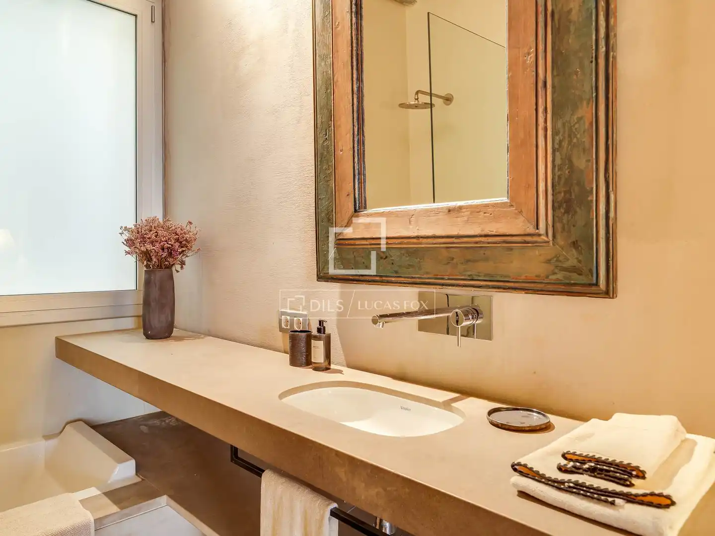 Baño de Piso en venta en Barcelona con Aire acondicionado, Terraza y Amueblado